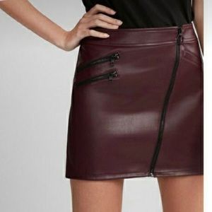 Express zipper front leather skirt